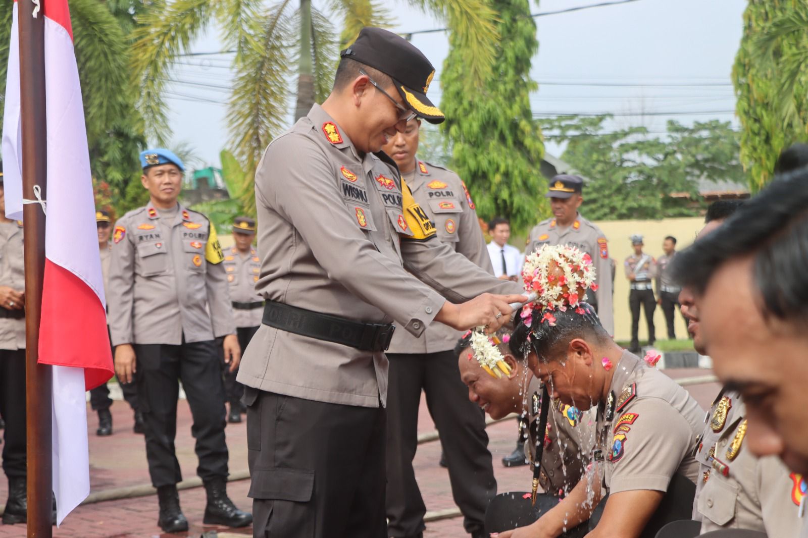 Jelang Pergantian Tahun, 32 Anggota Polres Proboliggo Naik Pangkat