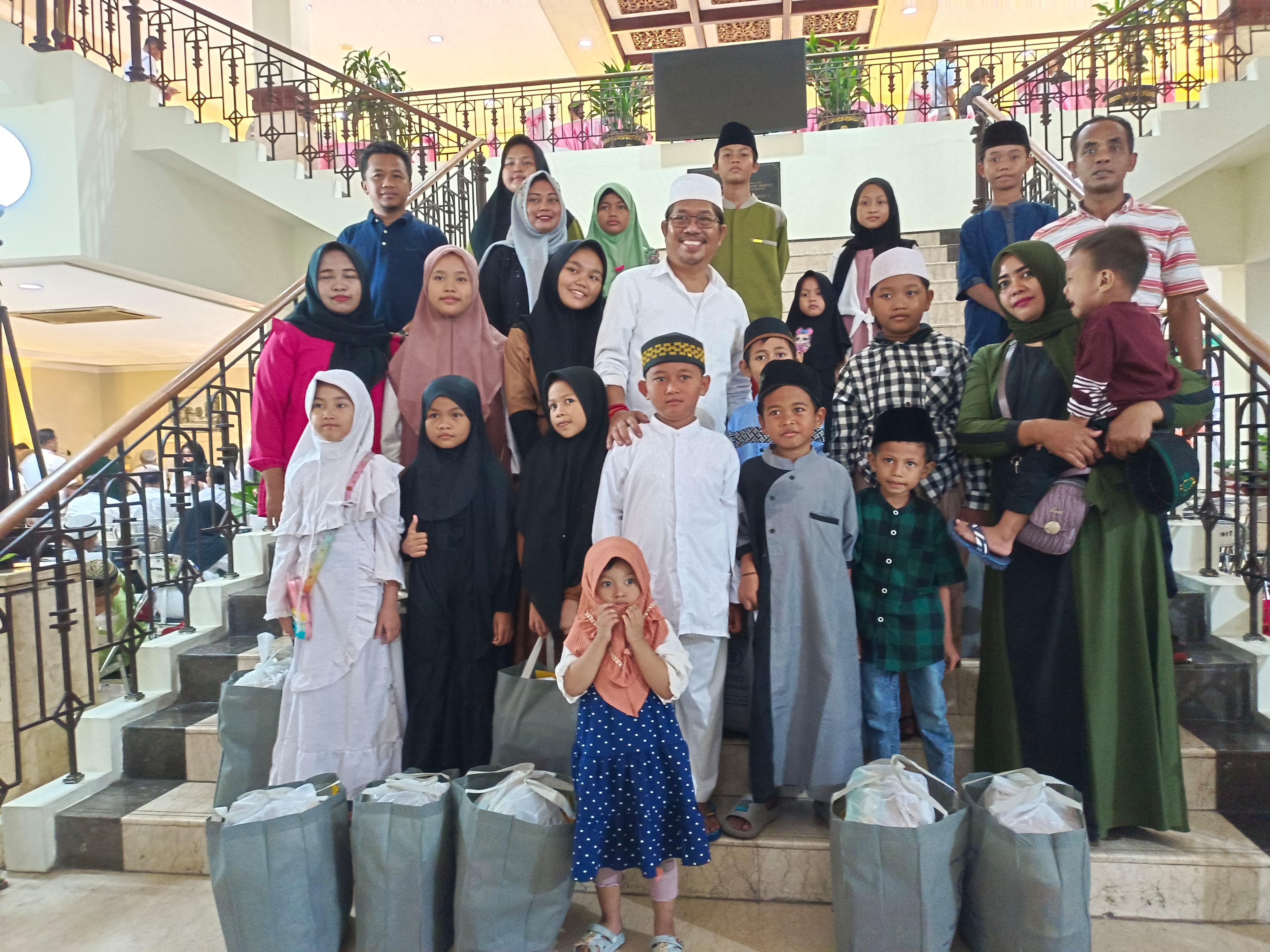 Budi Leksono Berbagi Kebahagiaan dengan Anak Yatim di Bulan Suci Ramadan