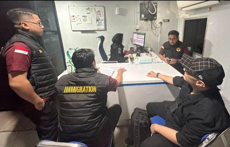 Imigrasi Batam Deportasi 2 WN Singapura, Tindak Lanjut Operasi Jagratara Tahap III Pengawasan Orang Asing