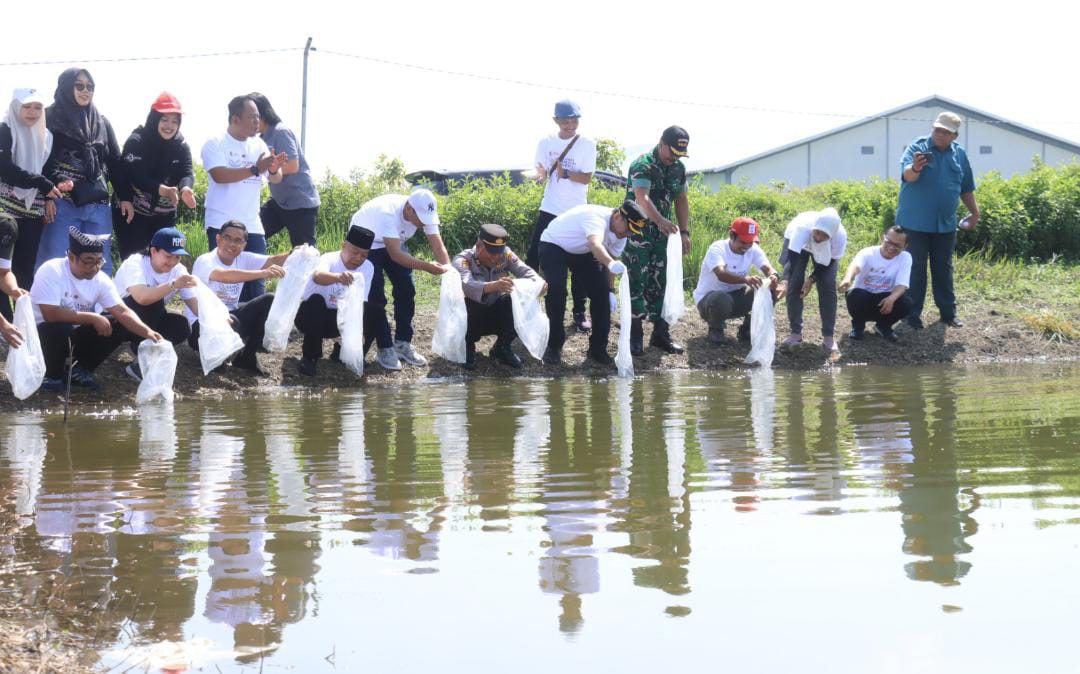 Polres Bojonegoro Hadiri Bakti Lingkungan PWI dalam Rangka HPN 2025