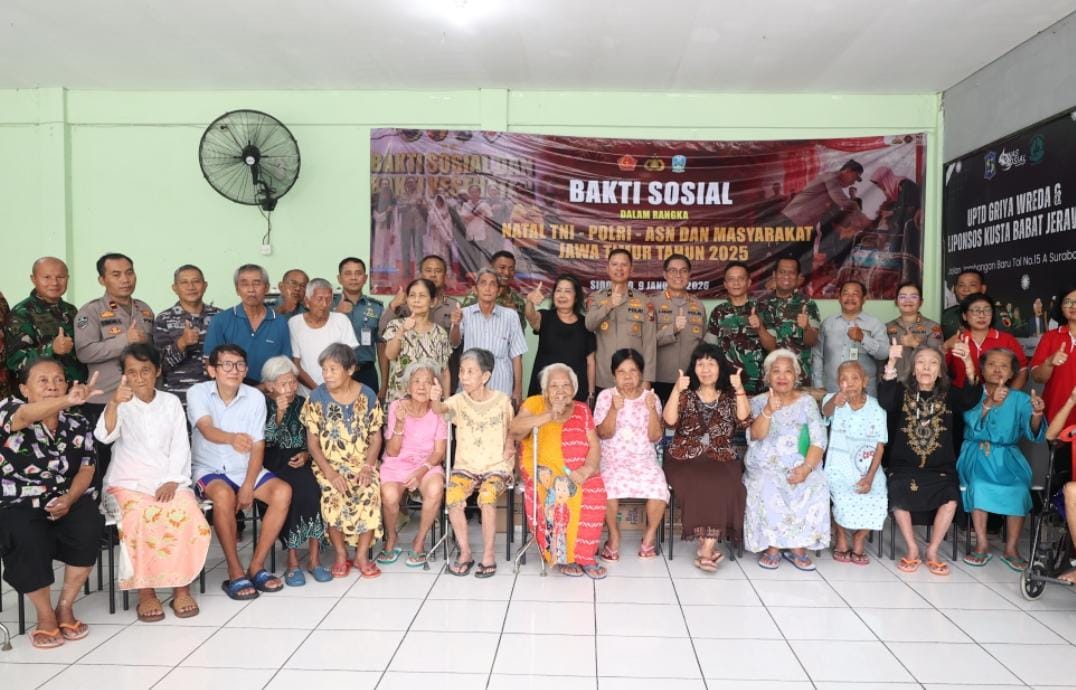Polda Jatim Gelar Bakti Sosial Natal, Salurkan Bantuan ke Masyarakat