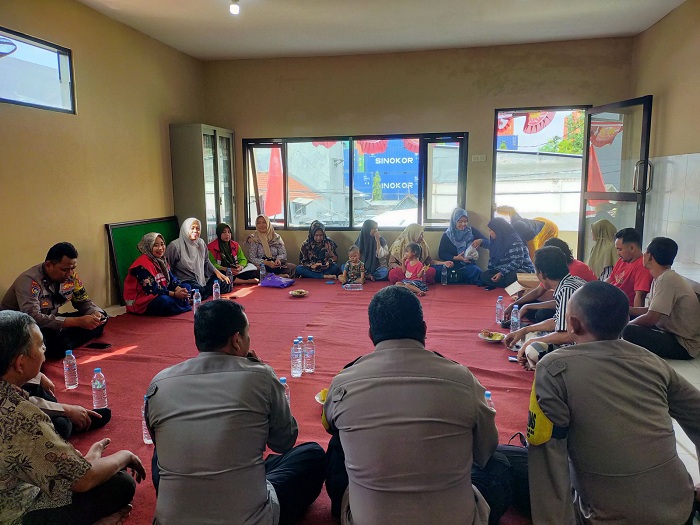 Polsek Benowo Gelar Jumat Curhat di Tambak Osowilangun, Jaring Aspirasi Warga untuk Harkamtibmas