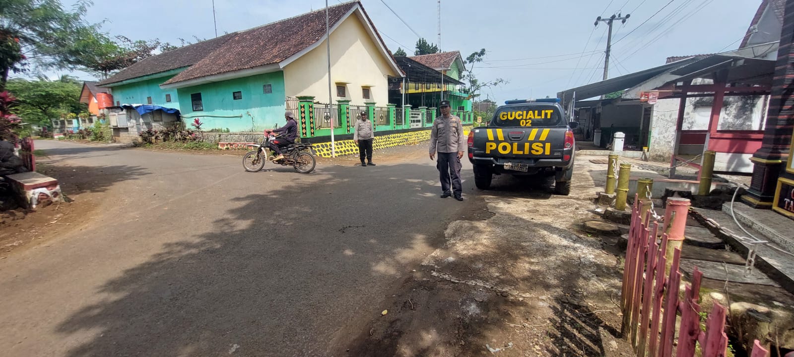 Patroli Siang Hari Polsek Gucialit Ciptakan Situasi Kamtibmas Kondusif