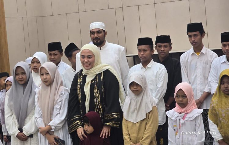 Abd Aziz Salim Syabibi Santuni Puluhan Anak Yatim di Sumenep