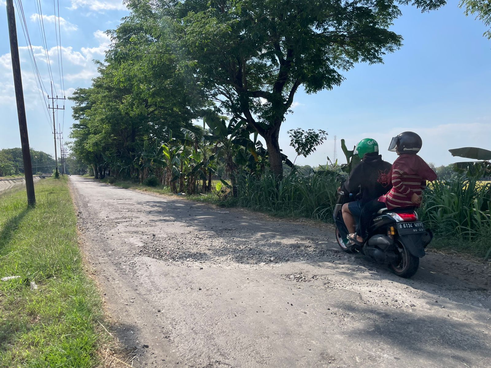 Kondisi Jalan Rusak, Warga Miskin Diami RTLH, Pemkab Magetan Pilih Belanja Mobdin Mewah