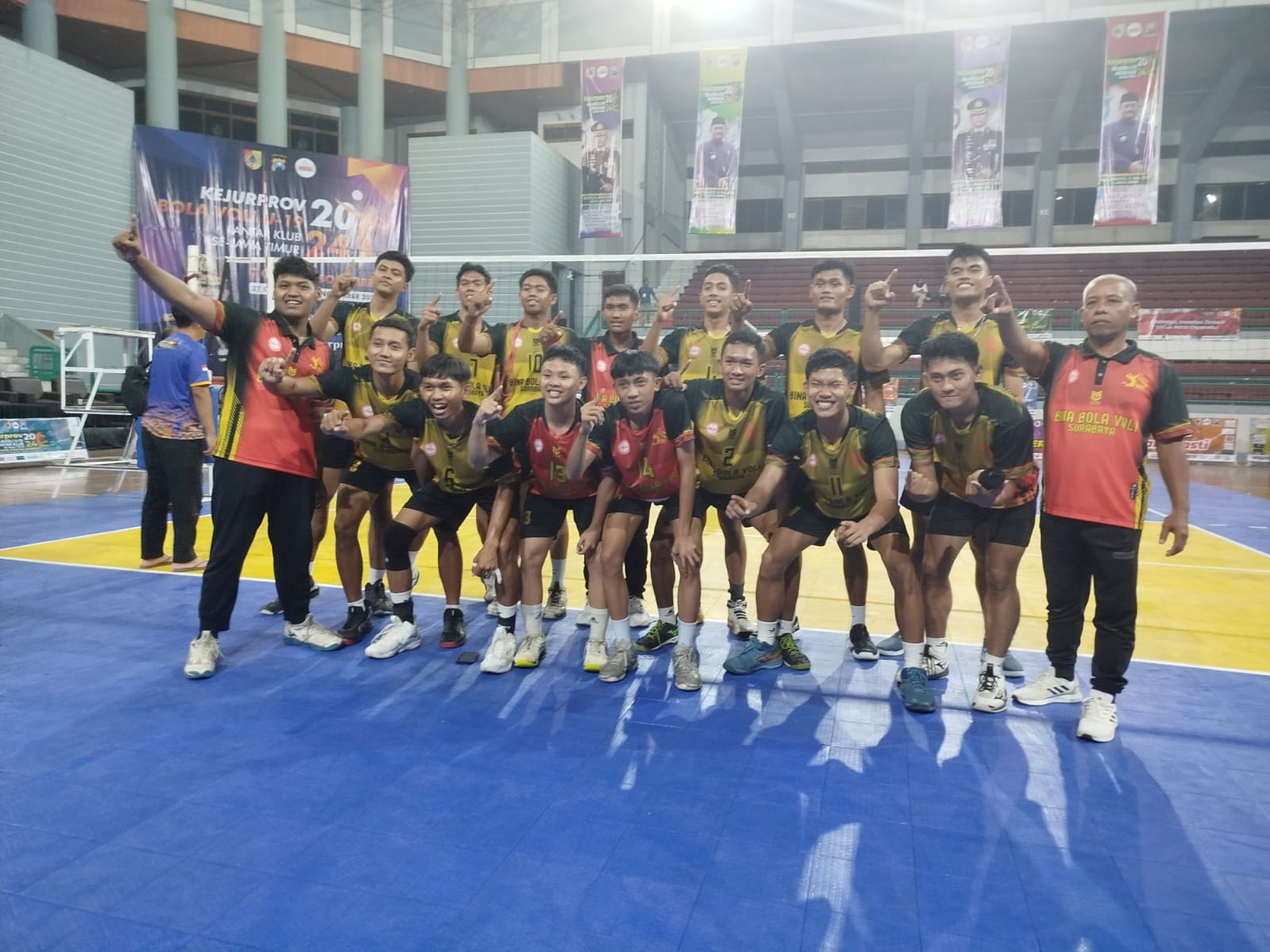 Tim Putra Bojonegoro dan Surabaya Melaju ke Semifinal Kejurprov Bola Voli U-19