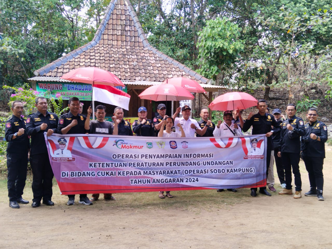 Satpol PP Kabupaten Malang bersama KPPBC TMC Malang Operasi Sobo Kampung di Kawasan Pantai Ngantep