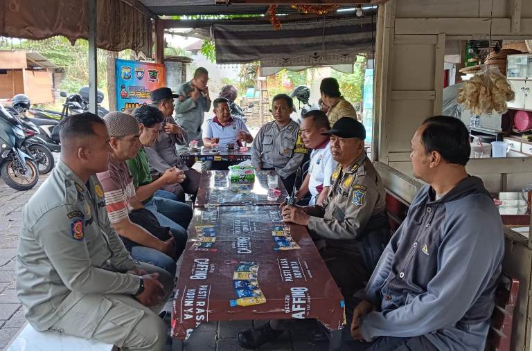 Kapolsek Sukomanunggal Gelar Jumat Curhat di Warkop Chofa Surabaya