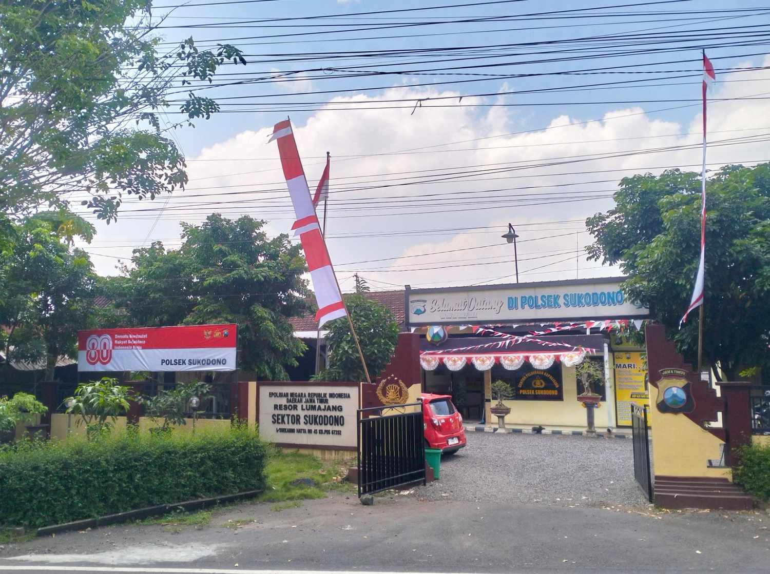 Polsek Sukodono Pasang Umbul-umbul dan Banner Sambut HUT ke-80 RI