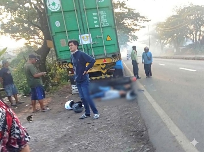 Tersenggol Minibus, Pemotor Tewas Tabrak Truk Parkir di By Pass Gempol Pasuruan