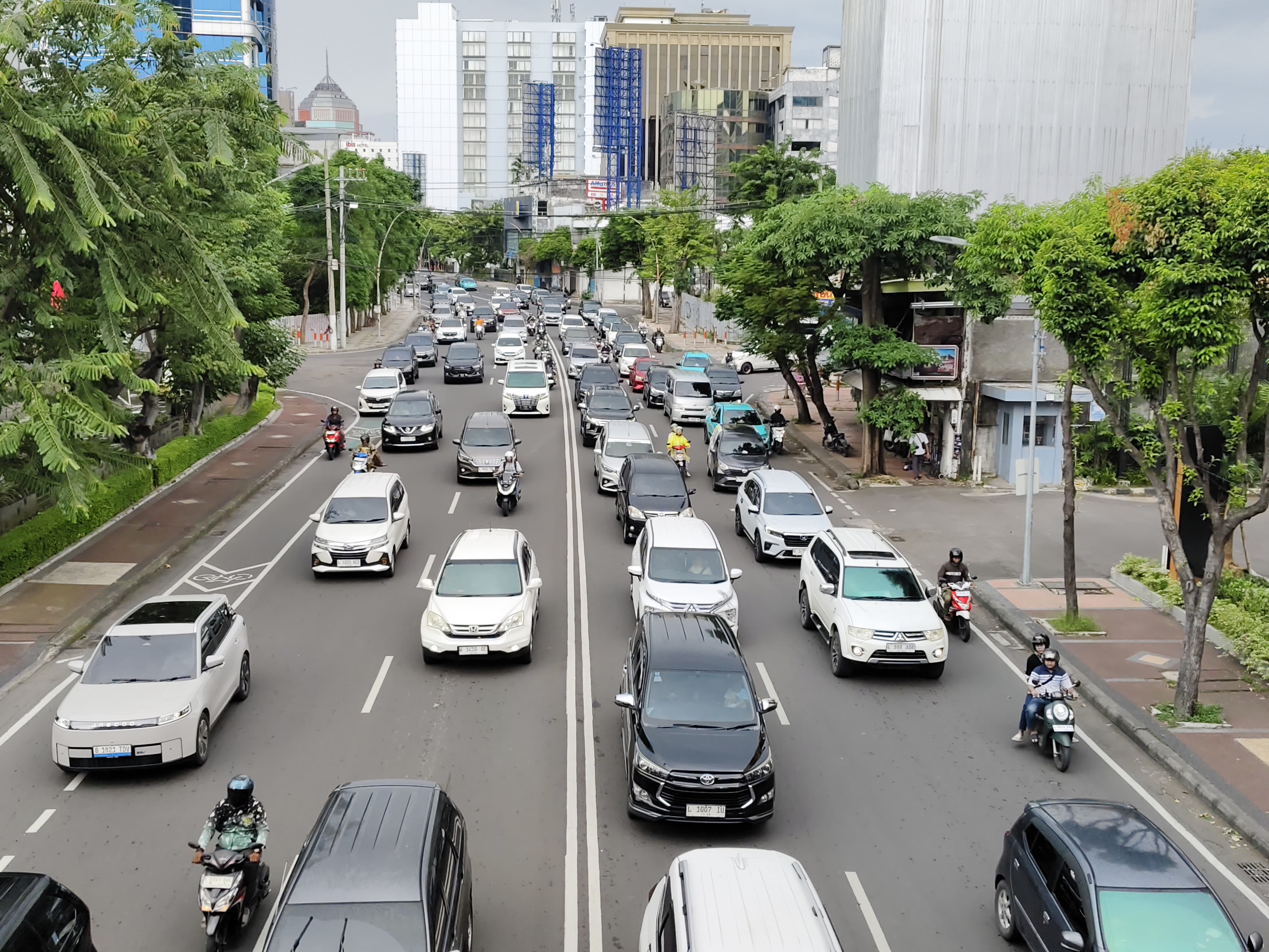 Volume Kendaraan di Surabaya Melonjak Jelang Lebaran, Dishub Atur Ritme Lampu Lalin