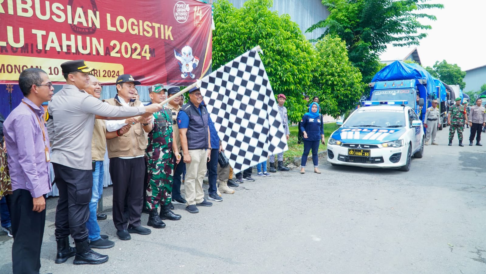 80 Armada Distribusikan Logistik Pemilu di Lamongan