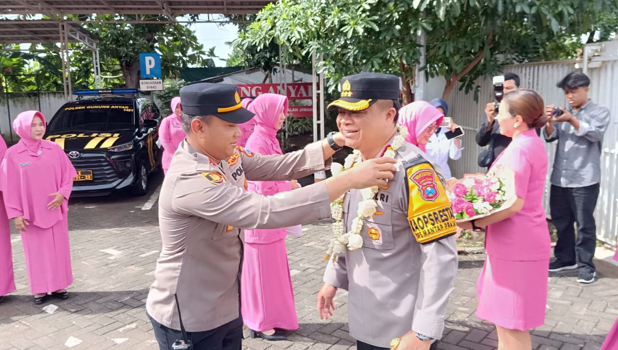 Kapolrestabes Surabaya Suntik Semangat Baru Anggota Polsek Gunung Anyar