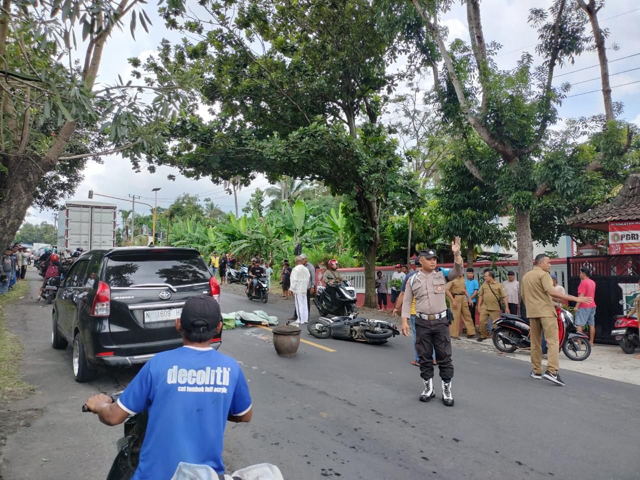 Jatuh dari Boncengan, Nenek Tewas Terlindas Truk