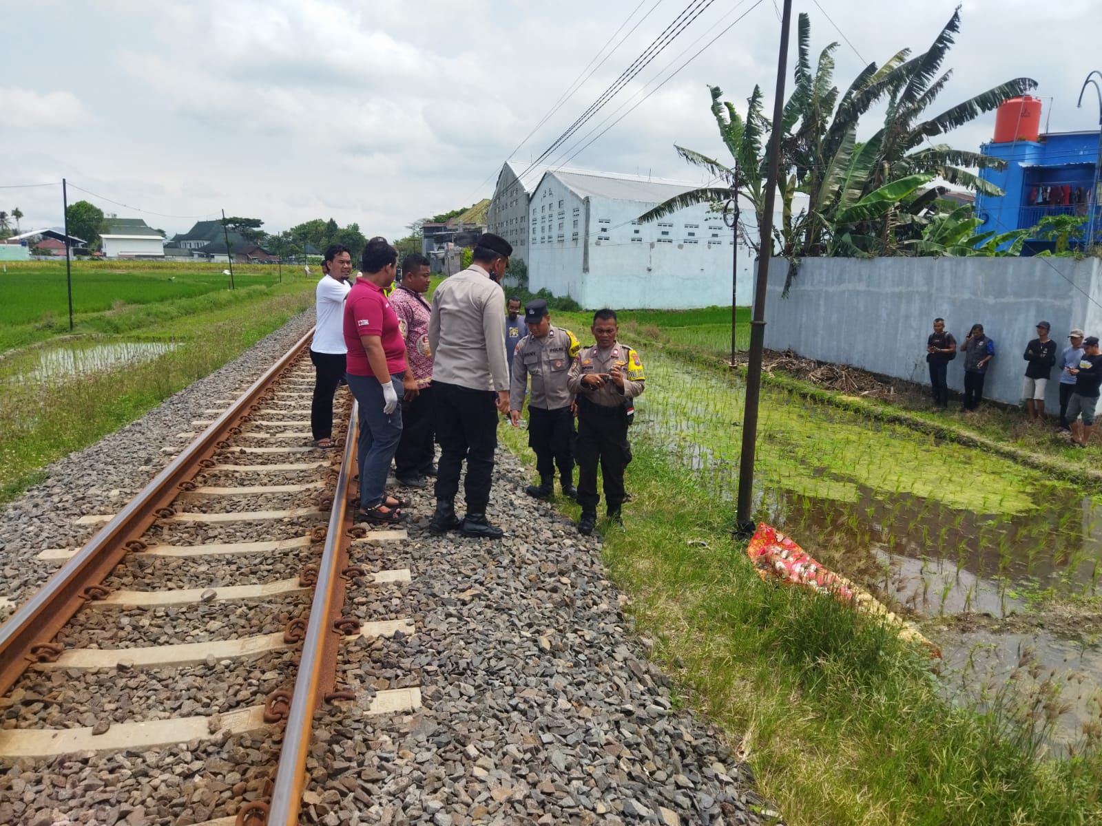 Tragedi Tukang Bentor Tewas Tertabrak Kereta Api Doho, Polisi Olah TKP