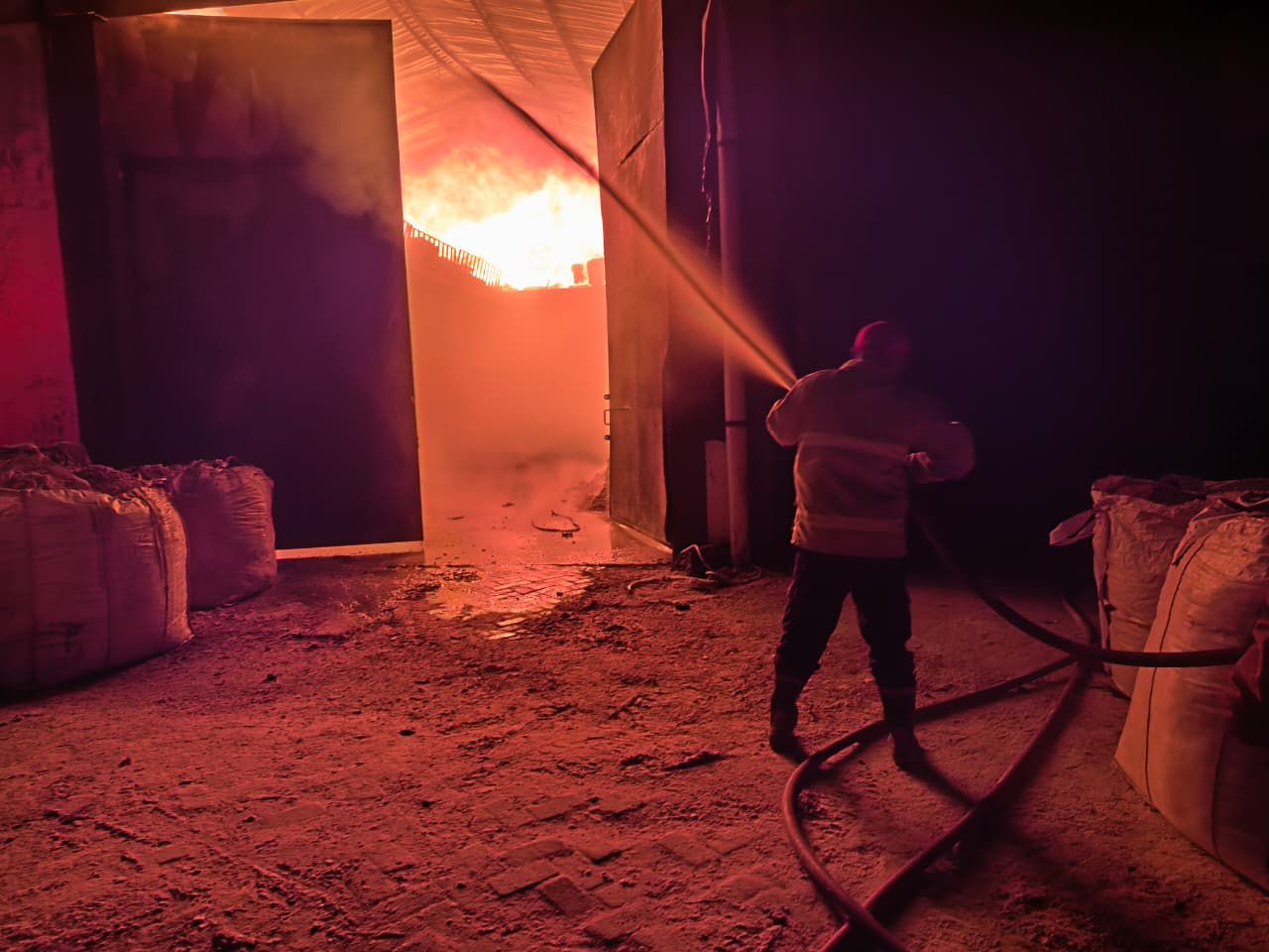 Gudang Pabrik Kayu Driyorejo Gresik Terbakar, Tak Ada Korban