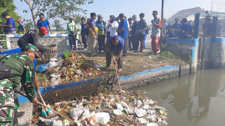 Wabup Situbondo Ulfiyah Tekankan Pemilahan Sampah dari Rumah Tangga