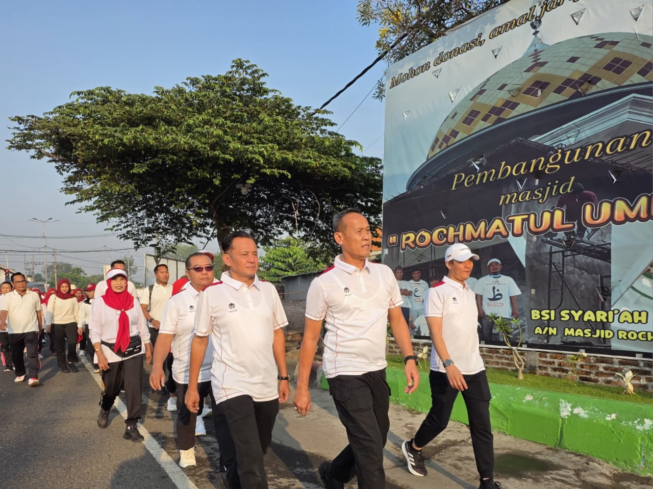 Pimpin Jalan Sehat dan Bakti Sosial Sambut HUT ke-80 RI, Kakanwil Tegaskan Bukti Nyata Pemasyarakatan Peduli