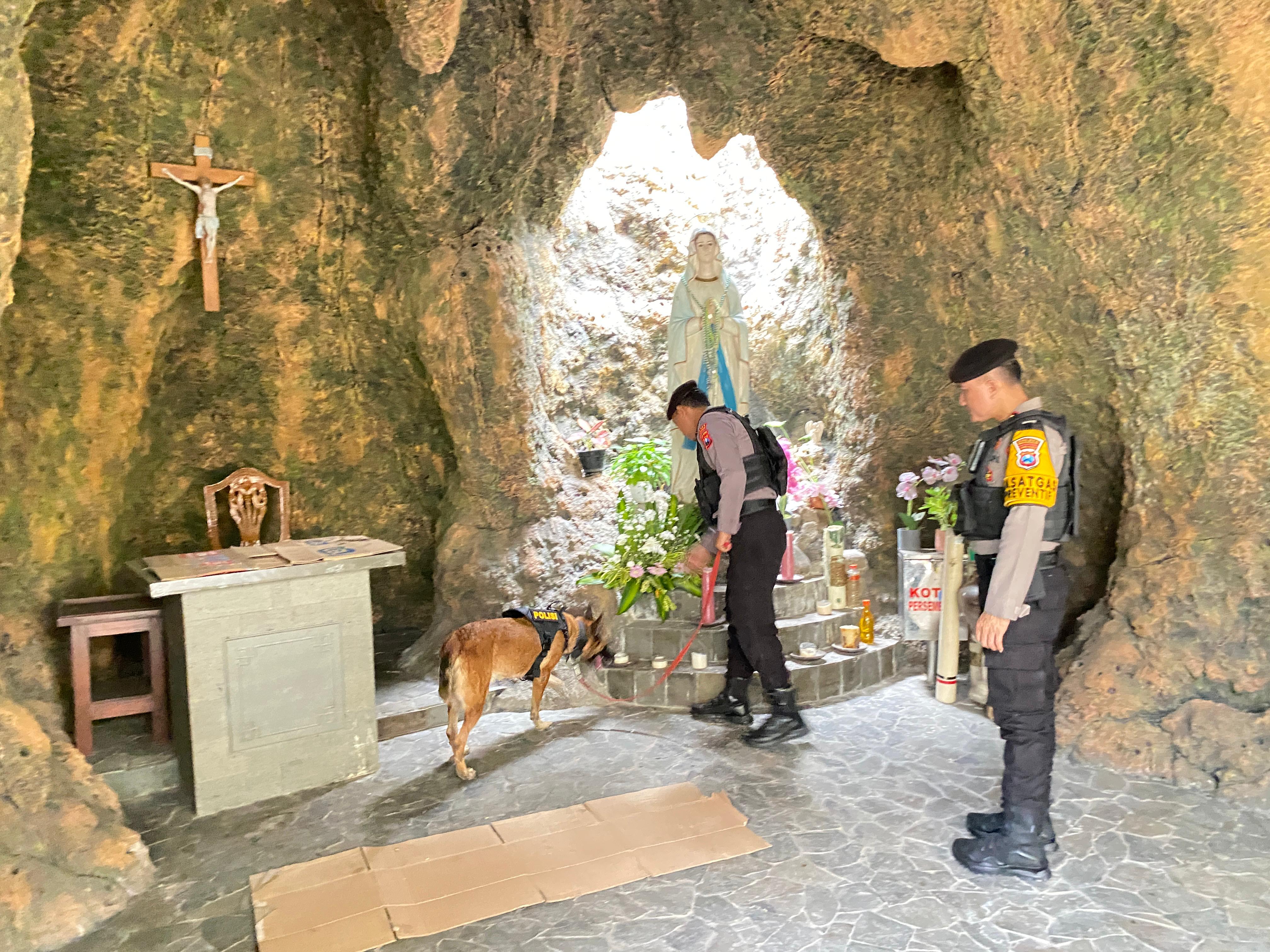 Polres Nganjuk Sterilisasi Gereja, K9 dan Metal Detector Diterjunkan