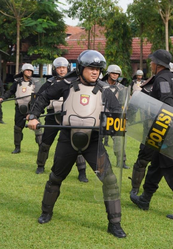 Kesiapan Pelayanan Kegiatan Unjuk Rasa, Kapolres Jombang Pimpin Latihan Dalmas