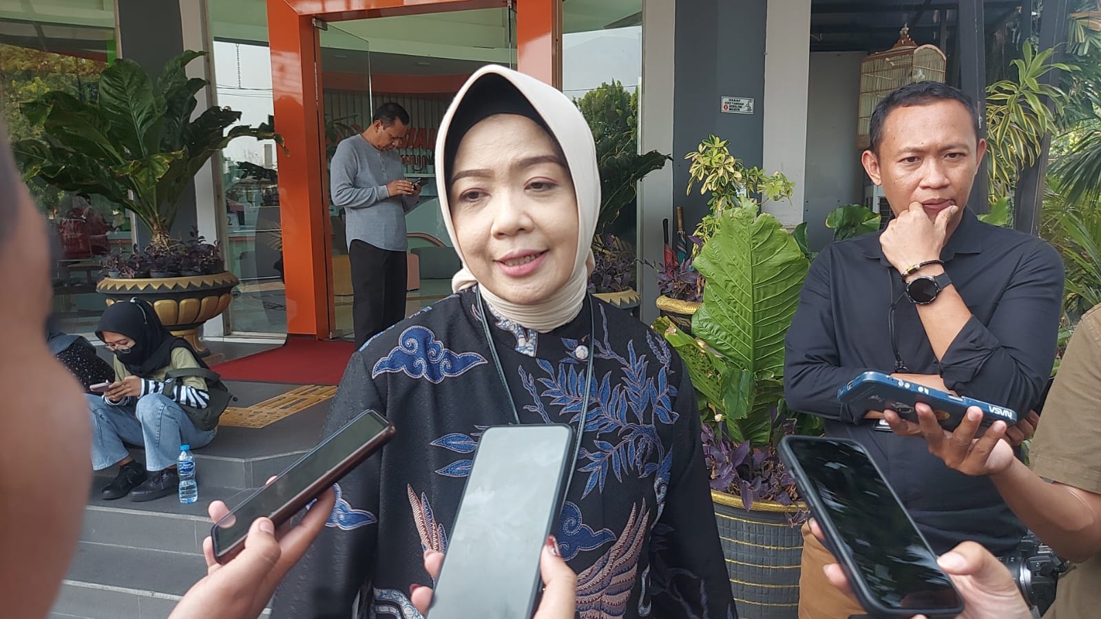 Kadinsos Surabaya, Anna Fajriatin: Enak Jogging di Kantor