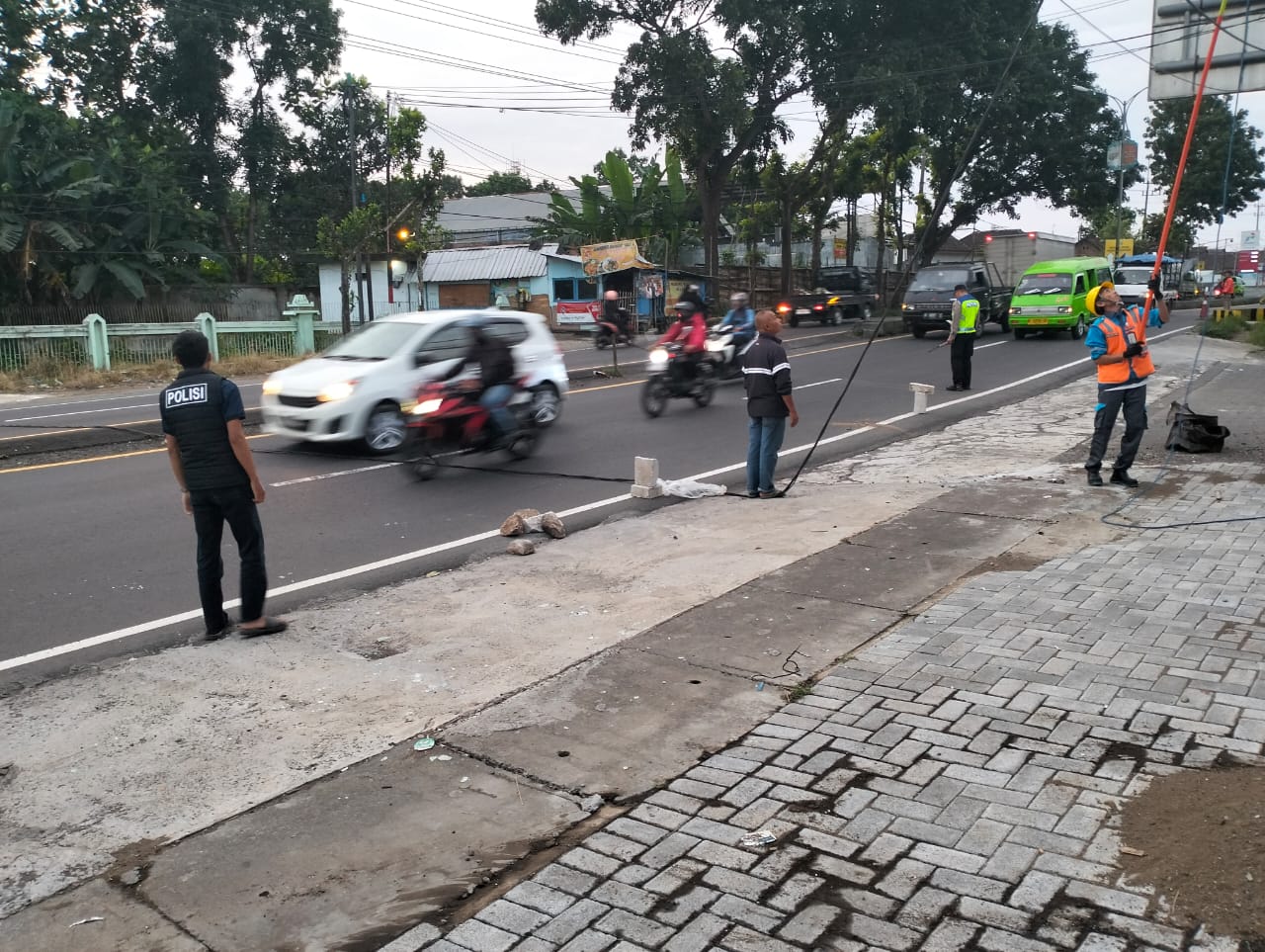 Diduga Terjerat Kabel Listrik saat Berkendara, Warga Malang Meninggal Dunia