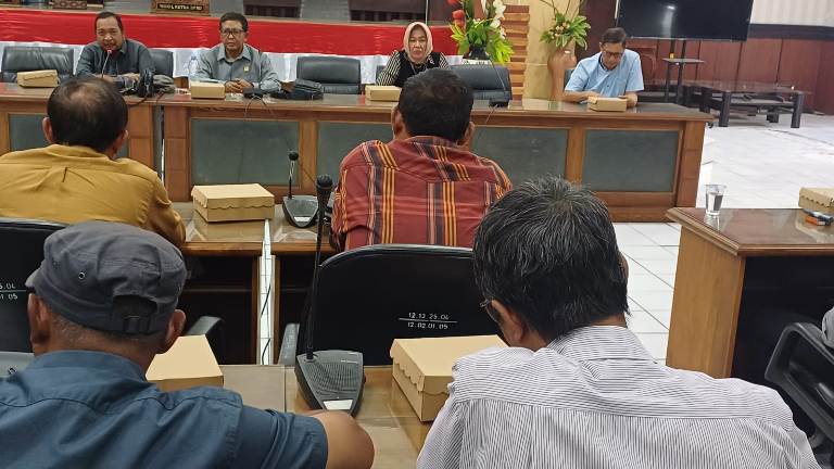 Ribuan Ton Gula Petani Tebu Tak Terjual, APTR Minta DPRD Situbondo Carikan Investor