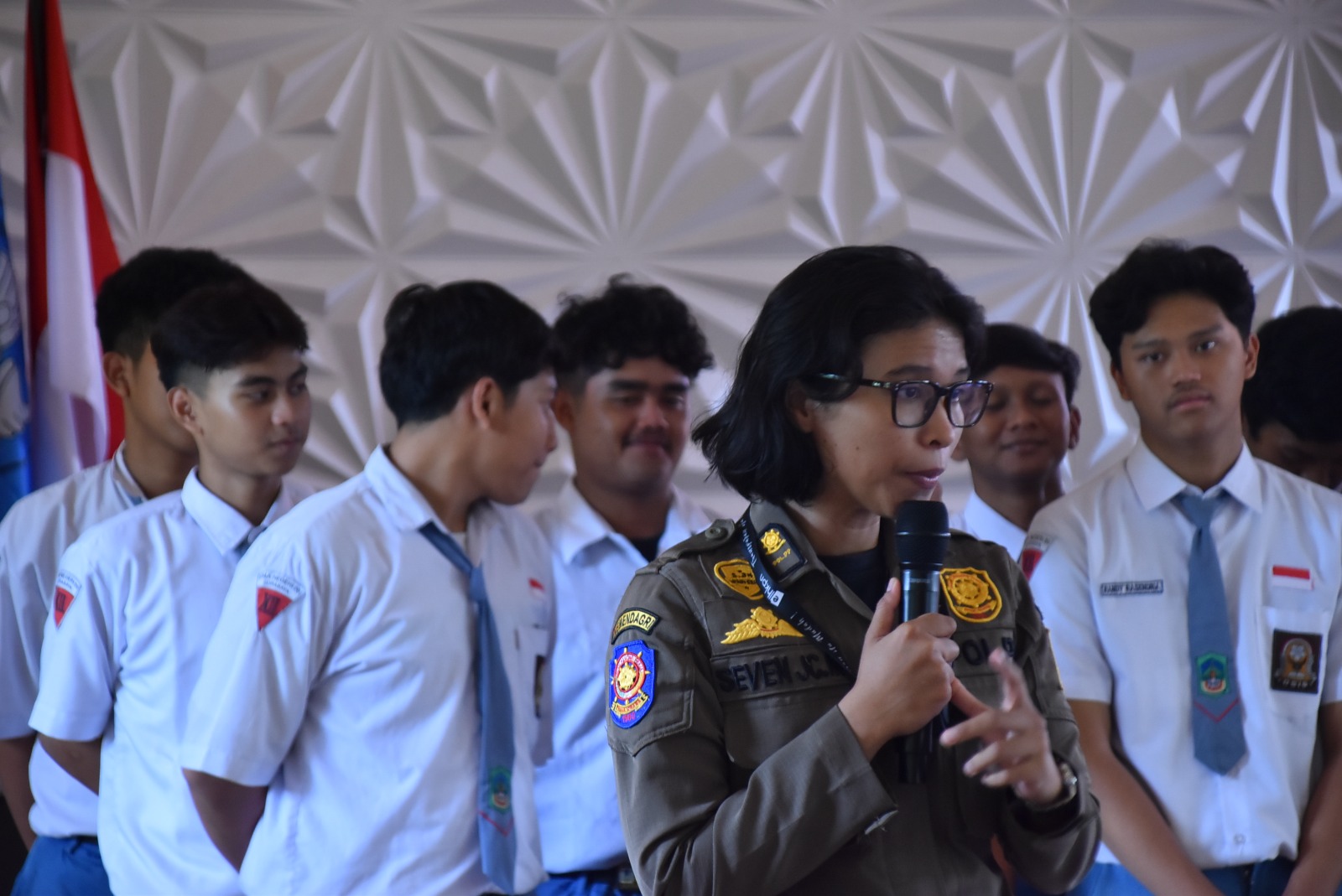 Satpol PP Goes to School Literasi Kejahatan Dunia Digital 