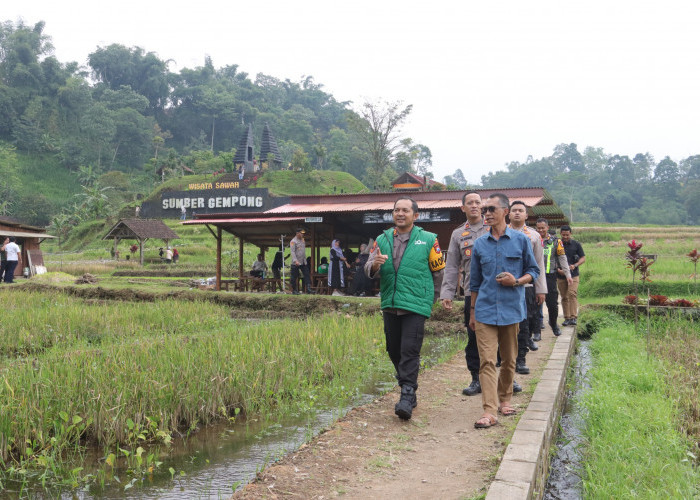 Kapolres Mojokerto Turun Langsung Jaga Wisata Trawas, Pastikan Libur Lebaran Aman dan Nyaman