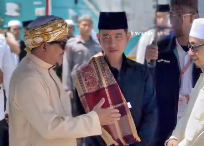 Wapres Gibran Resmikan Stadion Olahraga hingga Dorong Santri Darullughah Wadda'wah Kuasai AI 