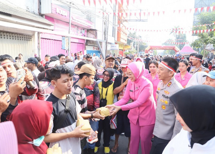 Kapolres Kediri Kota bersama Bhayangkari dan Wali Kota Ramaikan Gerakan Pangan Murah di CFD Doho