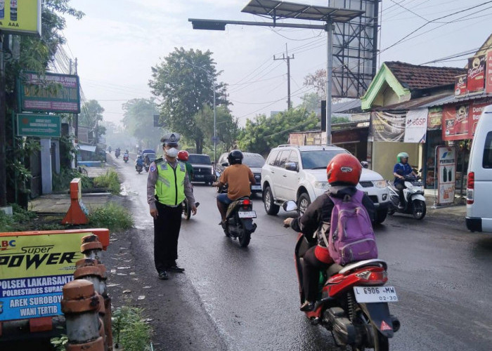 Polsek Lakarsantri Jamin Keamanan Arus Lalu Lintas