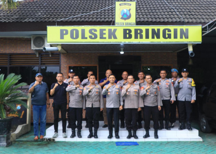 Kunjungan Kerja ke Polsek Bringin, Kapolres Ngawi Tekankan Pelayanan dan Kebersihan Lingkungan 