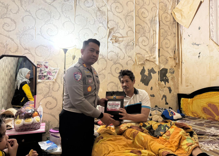 Polres Gresik Peduli, Anjangsana ke Anggota yang Sakit dalam Rangka Hari Bhayangkara Ke-79