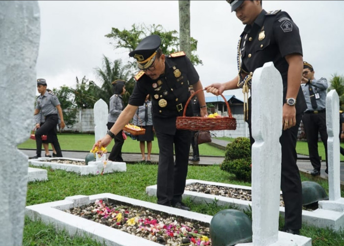 Ziarah dan Tabur Bunga di TMP Kapaha Ambon Menyongsong Hari Pengayoman ke-79