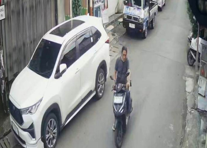 Motor Warga Kedung Baruk Surabaya Raib Digondol Paman, Aksi Terekam CCTV