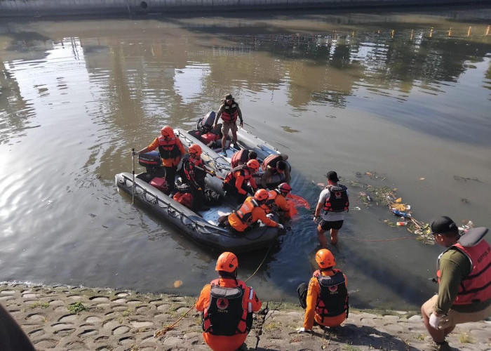 Mayat Tanpa Identitas Ditemukan di Sungai Kalimas