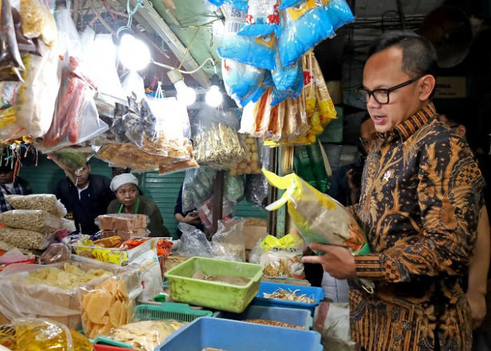 Wamendagri Beri Pengarahan Sinkronisasi Pembangunan Pusat dan Daerah kepada Jajaran Aparat Pemkot Surabaya