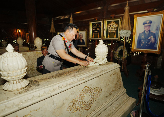 Rangkaian Hari Bhayangkara ke-79, Kapolri Ziarah ke Makam Presiden RI ke-2 Soeharto