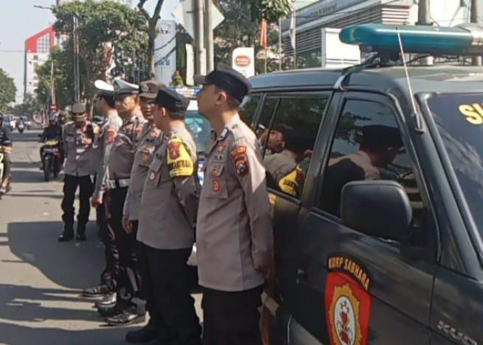 Patroli Presisi Polsek Sukomanunggal Antisipasi Potensi Kejahatan dan Kerusuhan