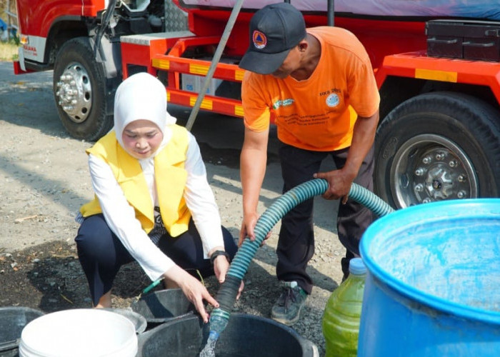 Puncak Kemarau, DPRD Jatim Gelontor Air Bersih di Tuban