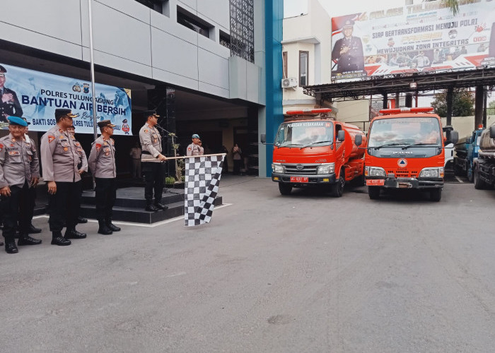 Polres Tulungagung Kirim Bantuan Air Bersih ke Tiga Kecamatan