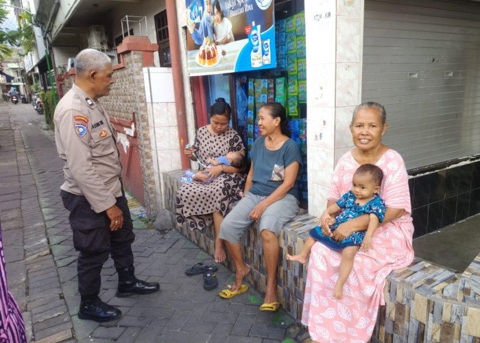 Bhabinkamtibmas Polsek Bubutan Sambangi Warga Margorukun, Sampaikan Pesan Kamtibmas
