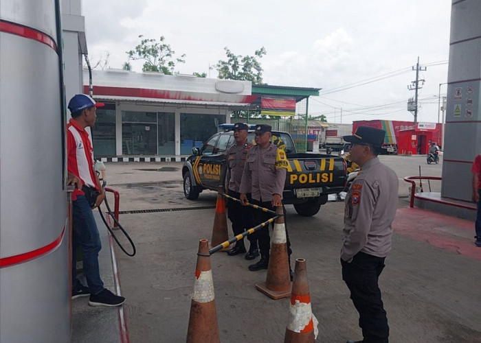 Antisipasi Panic Buying Jelang Kenaikan BBM, Polres Ngawi dan Jajaran Serentak Patroli SPBU