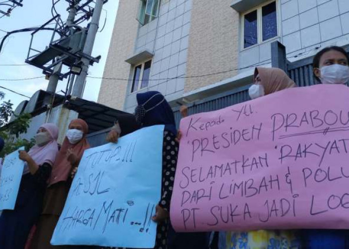 Terdampak Polusi Udara dan Pencemaran, Ratusan Warga Wisma Tengger Surabaya Geruduk Pabrik Peleburan Emas