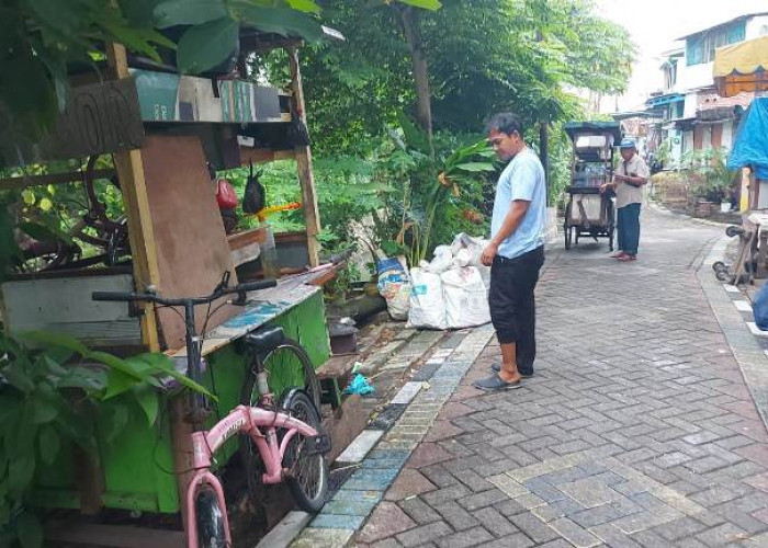 Plengsengan di Jalan Banyuurip Wetan, Rawan Ambrol, Ancam Rumah Warga