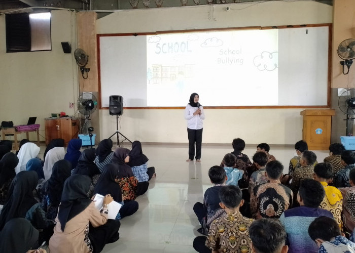 Polisi Sosialisasi Antibullying di SMP Al Islam Krian