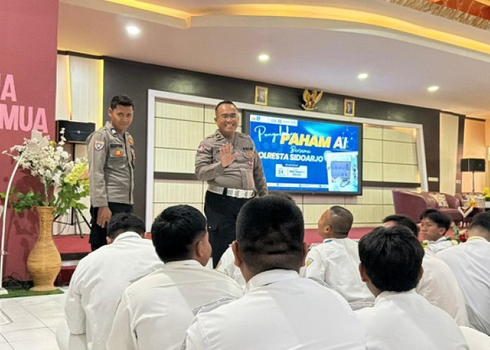 Polresta Sidoarjo Edukasi Dasar AI kepada Siswa SMAN 2 Sidoarjo