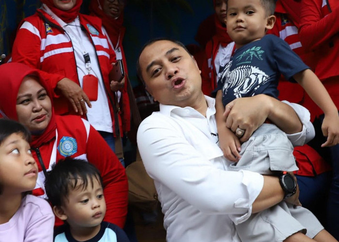 Wujudkan Mimpi Generasi Penerus Surabaya: Program Satu Keluarga Satu Sarjana