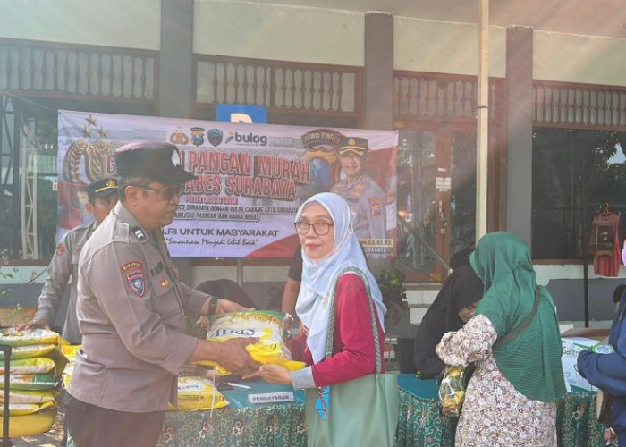Polsek Gunung Anyar Gelar Bazar Beras Murah, 1 Ton Ludes dalam Waktu Singkat
